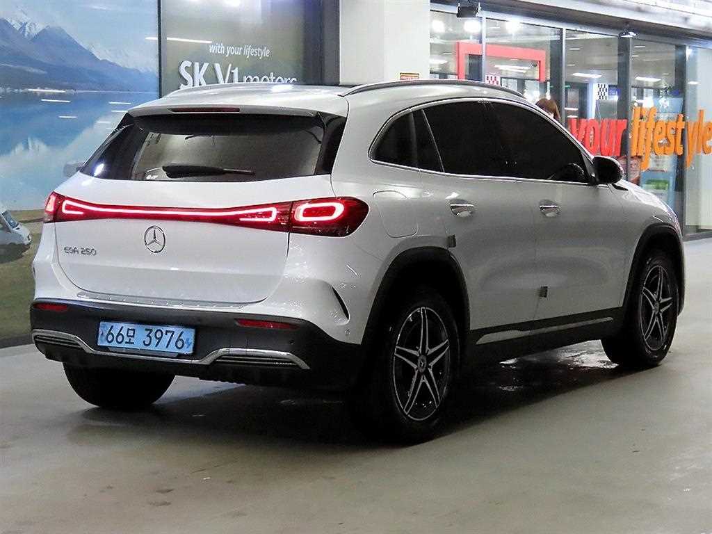 Mercedes Benz EQA - Vista 4