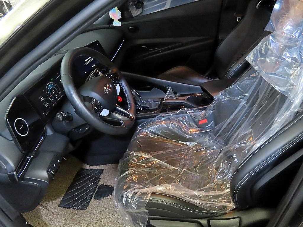 HYUNDAI Avante - Vista 6