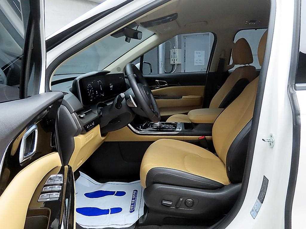 KIA Carnival - Vista 5