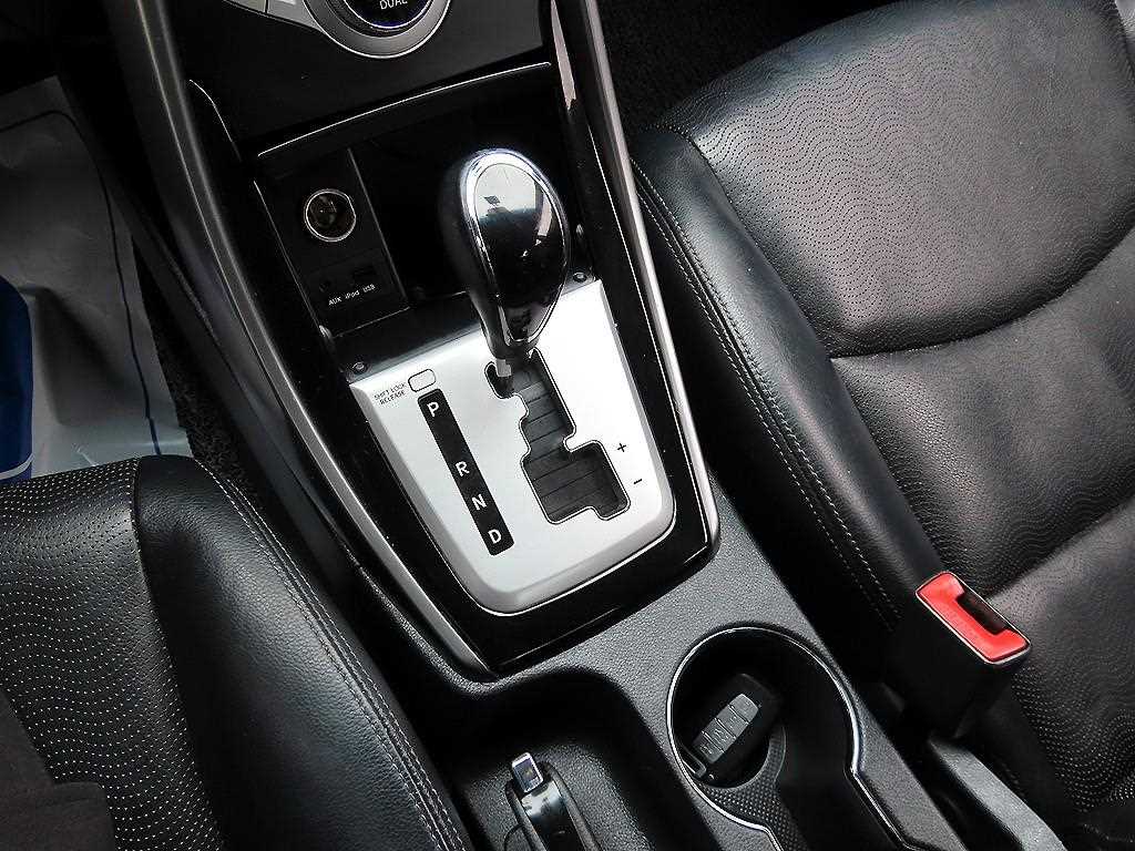 HYUNDAI Avante - Vista 10