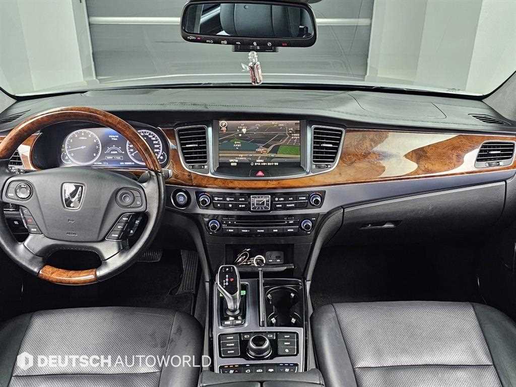 HYUNDAI Equus - Vista 7