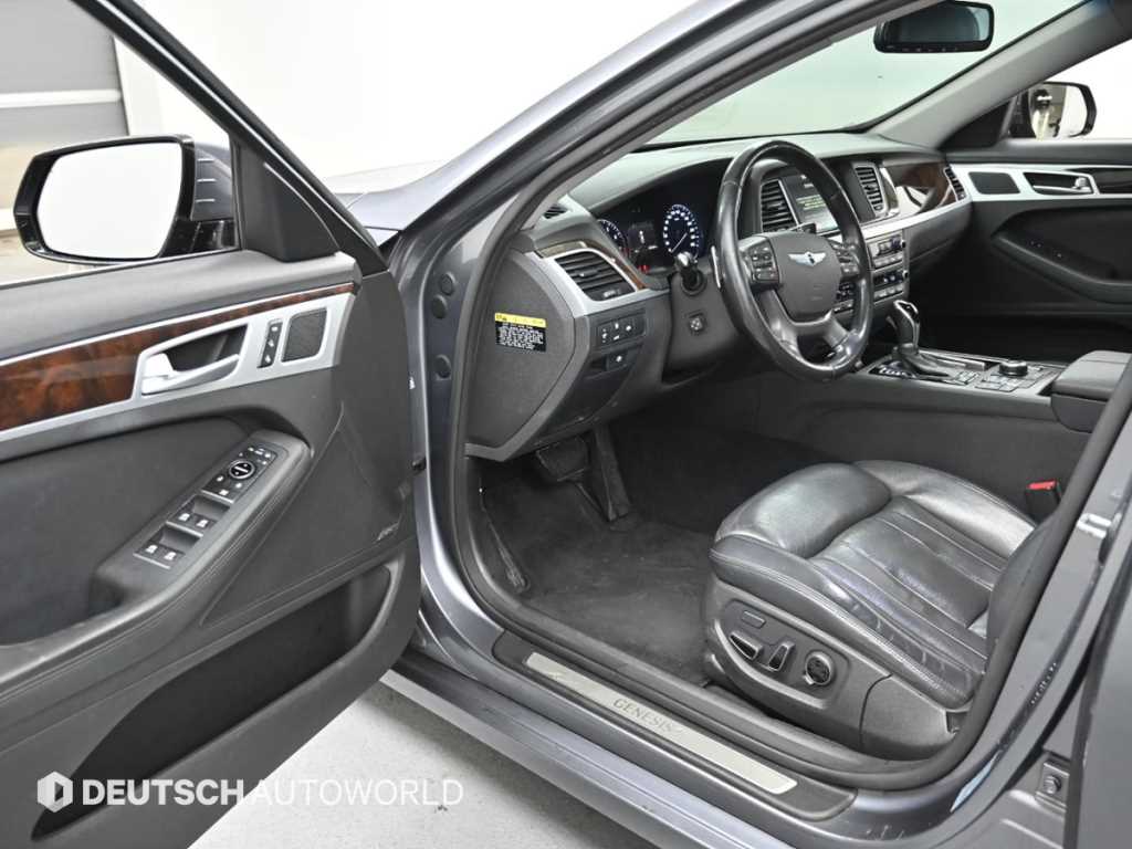 HYUNDAI Genesis - Vista 11