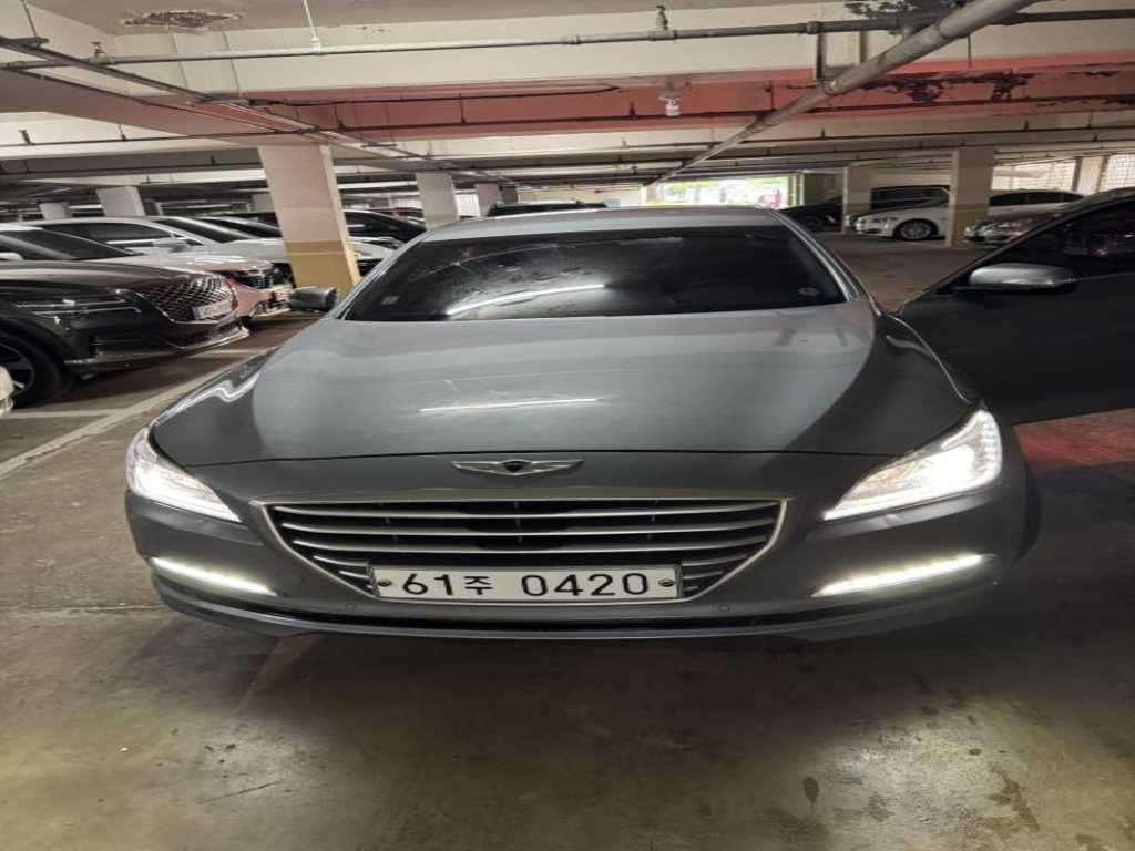 HYUNDAI Genesis - Vista 2