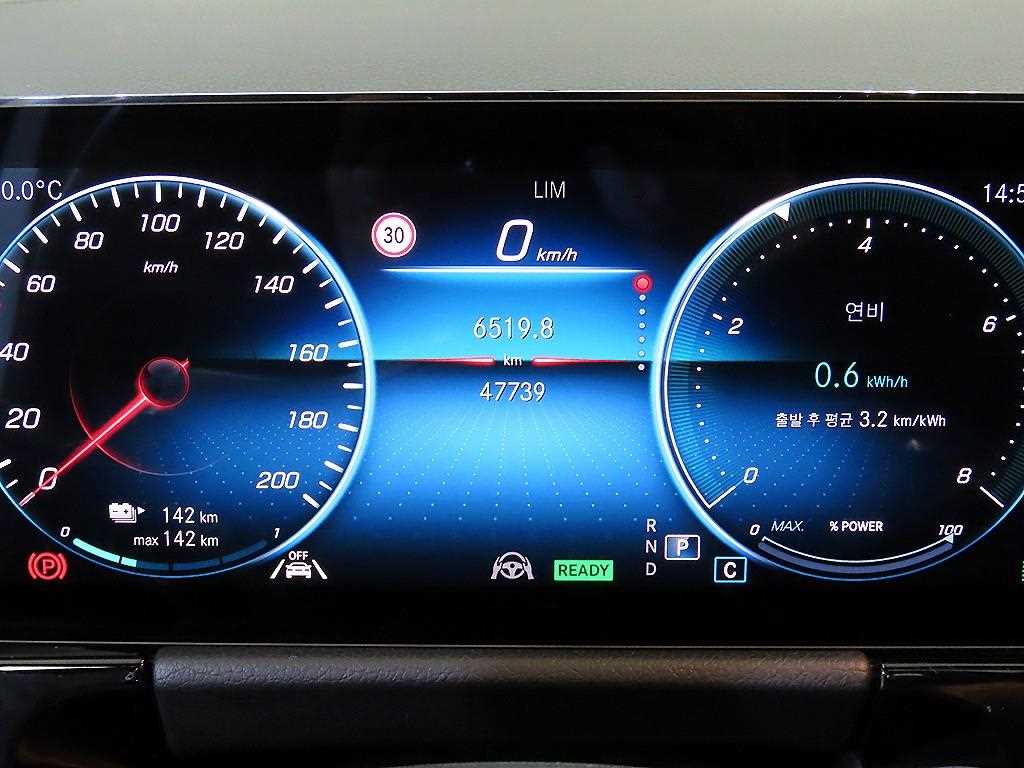 Mercedes Benz EQA - Vista 9