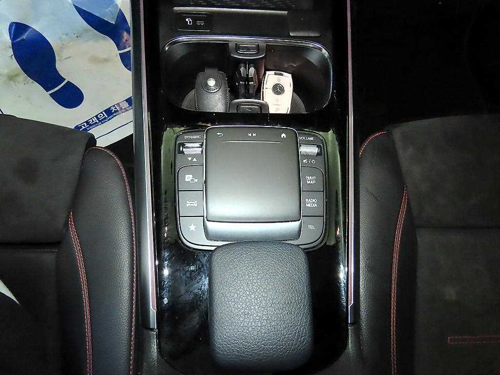 Mercedes Benz EQA - Vista 12