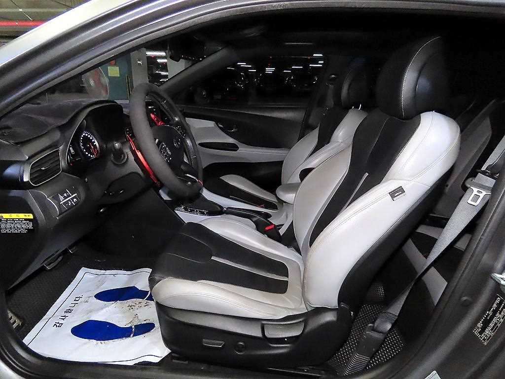 HYUNDAI Veloster - Vista 6