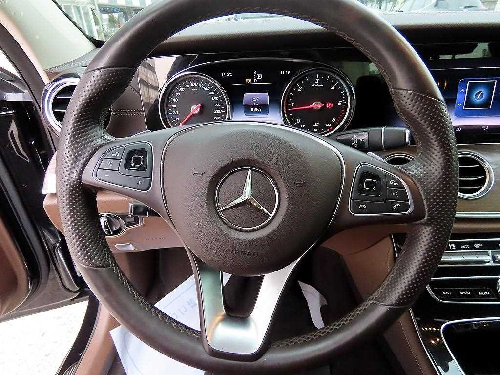 Mercedes Benz E class - Vista 8