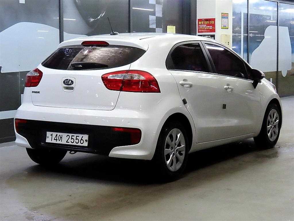 KIA Pride - Vista 4