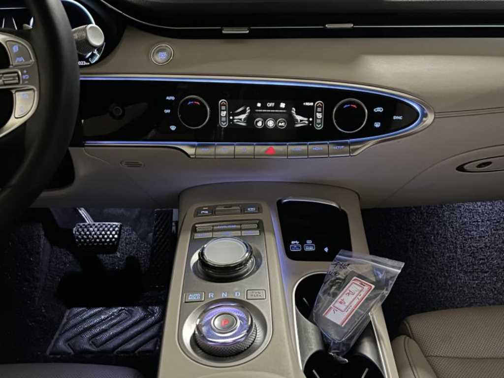 Genesis GV70 - Vista 8