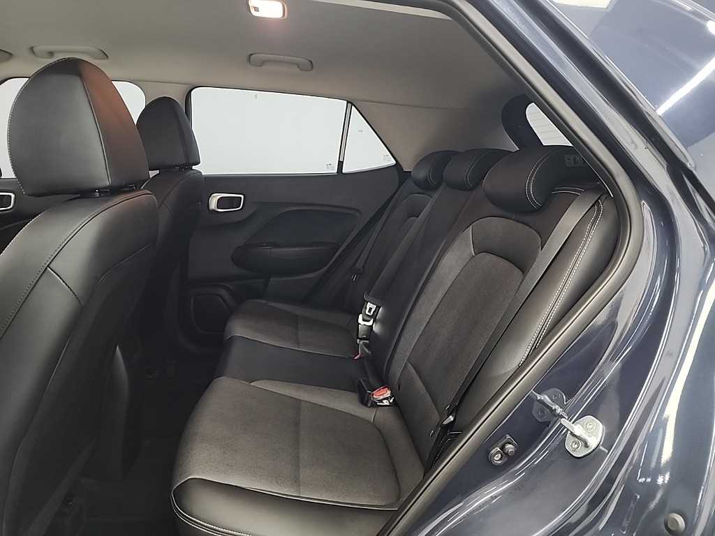HYUNDAI Venue - Vista 12