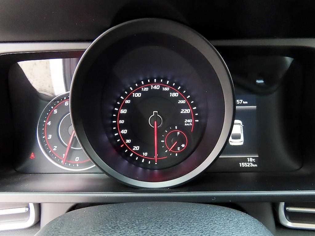 HYUNDAI Avante - Vista 9