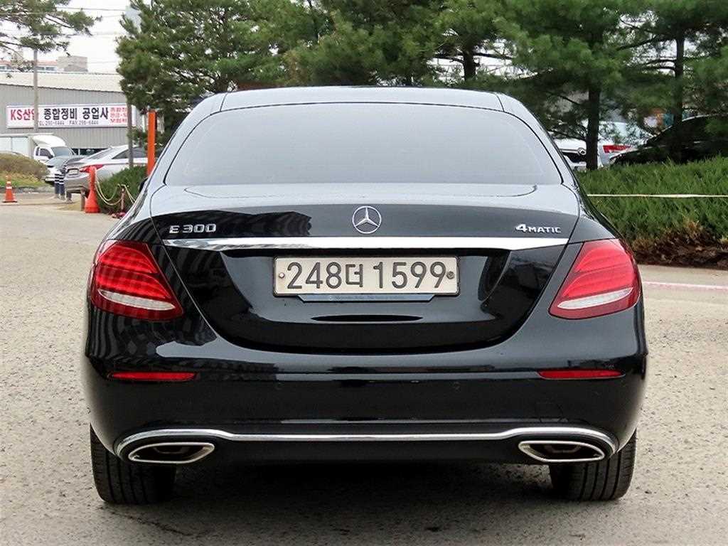 Mercedes Benz E class - Vista 5