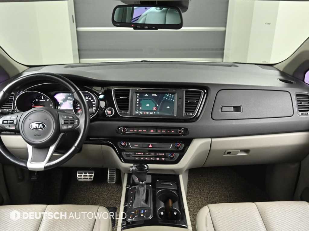 KIA Carnival - Vista 7