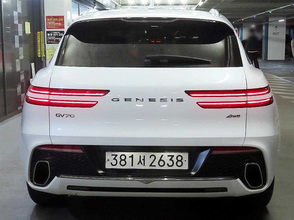 Genesis GV70 - Vista 5