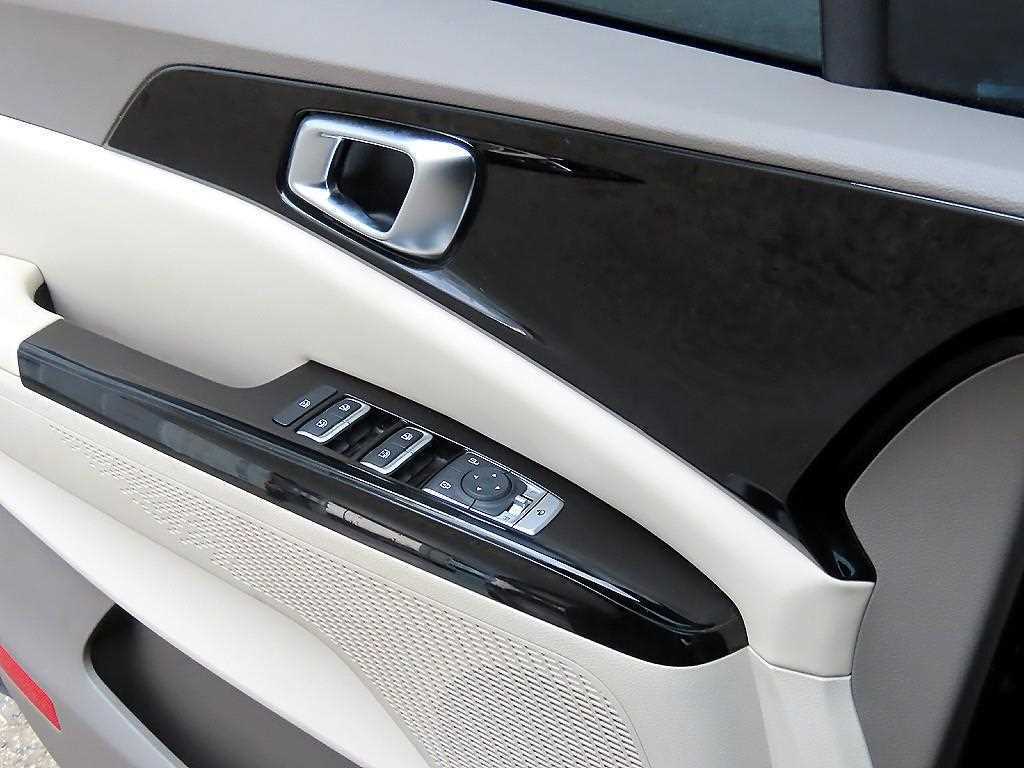 KIA Carnival - Vista 12