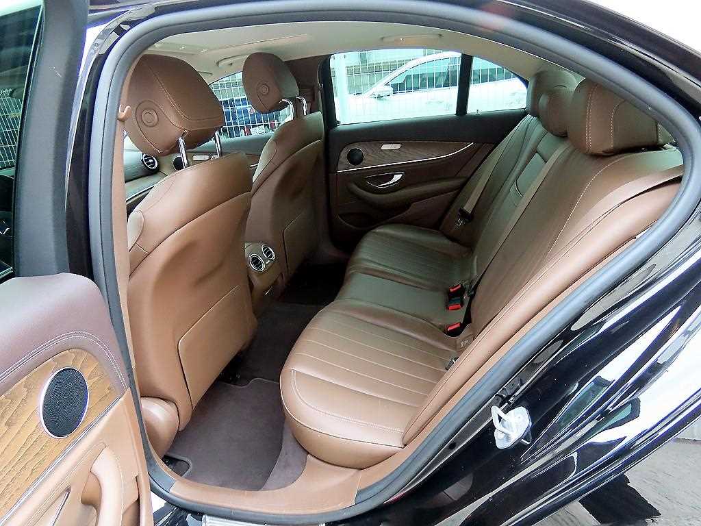 Mercedes Benz E class - Vista 6