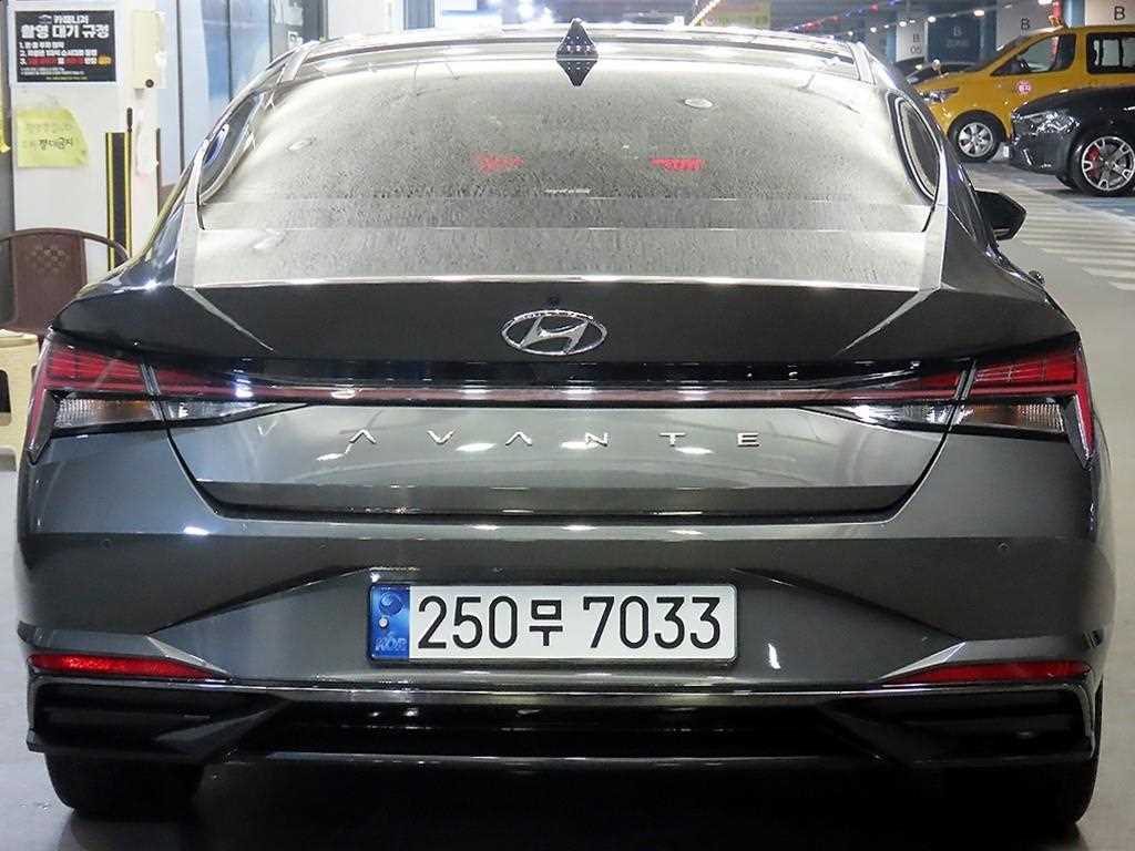 HYUNDAI Avante - Vista 5