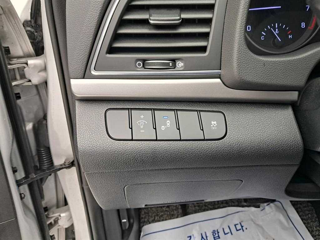 HYUNDAI Avante - Vista 12