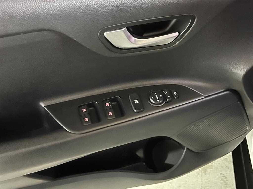 KIA Stonic 2018 Blanco - Importación desde Corea - HF Imports Iquique - Foto 13