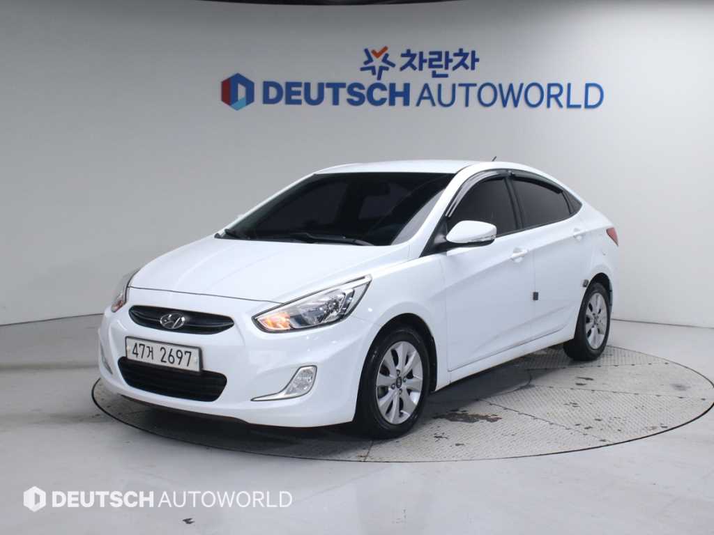 HYUNDAI Accent - Vista 11