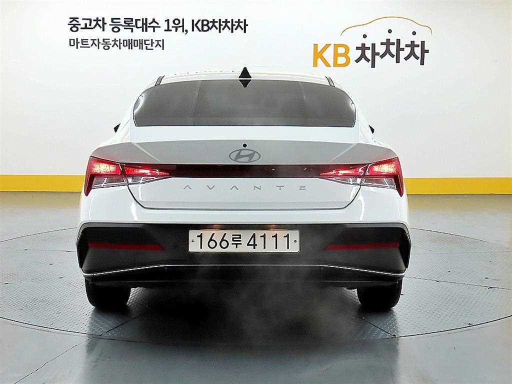 HYUNDAI Avante - Vista 3