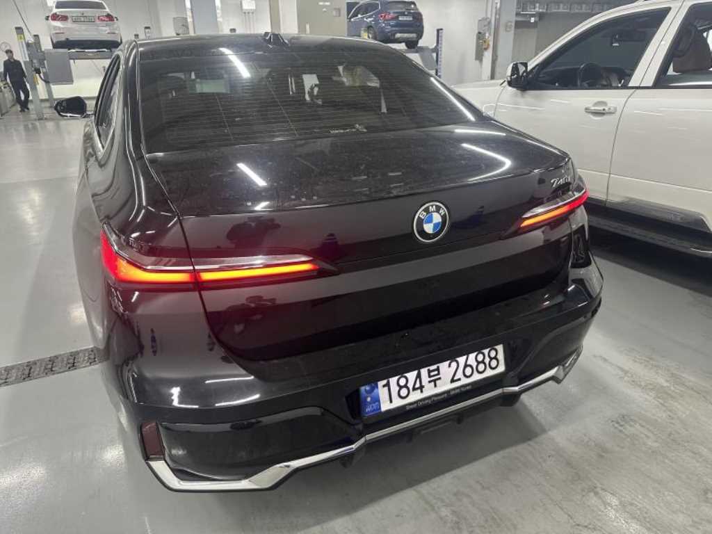 BMW 7 Series - Vista 5