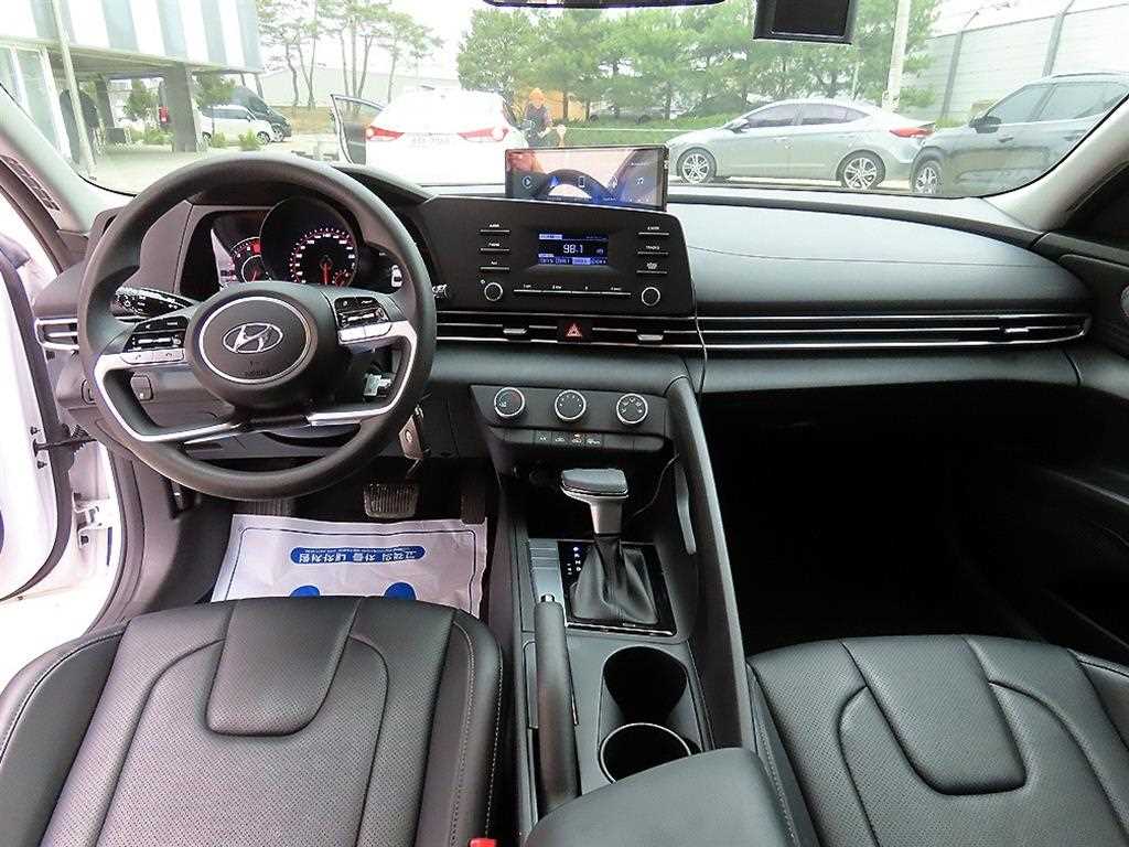 HYUNDAI Avante - Vista 7