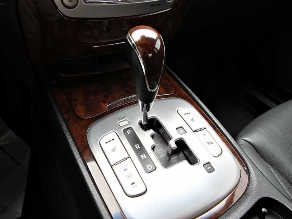 HYUNDAI Genesis - Vista 7