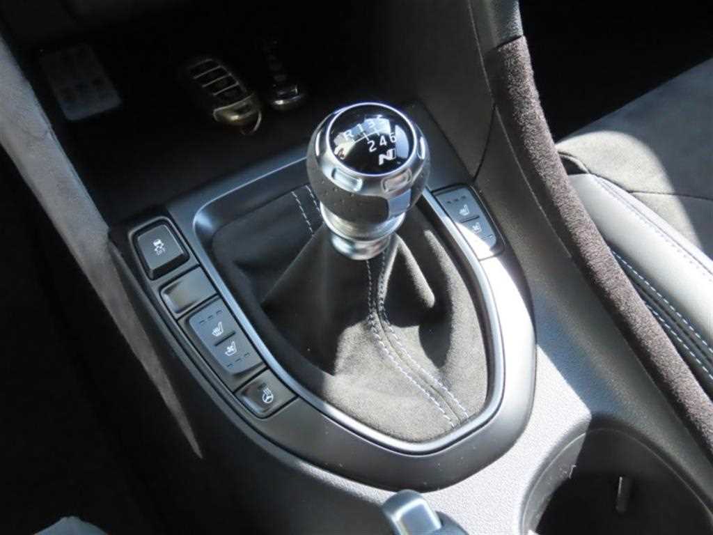 HYUNDAI Veloster - Vista 6