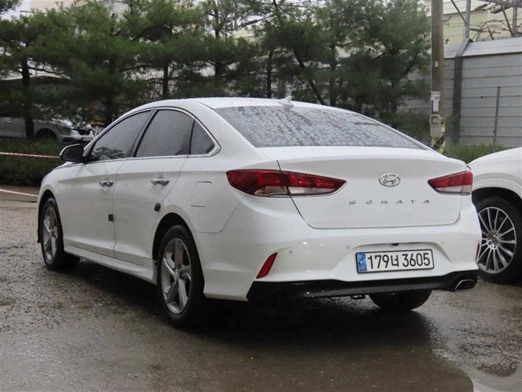HYUNDAI Sonata - Vista 3