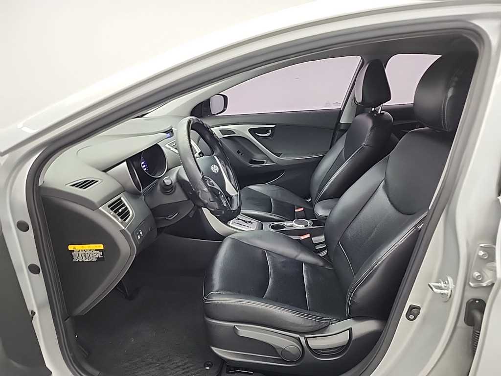 HYUNDAI Avante - Vista 11