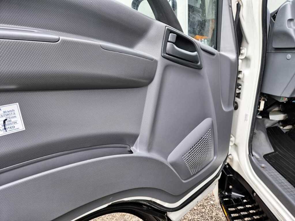 medium and large cargo truck - Vista 12