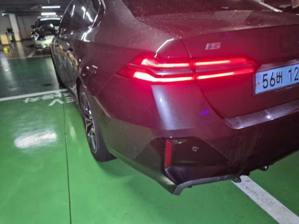 BMW i5 - Vista 6