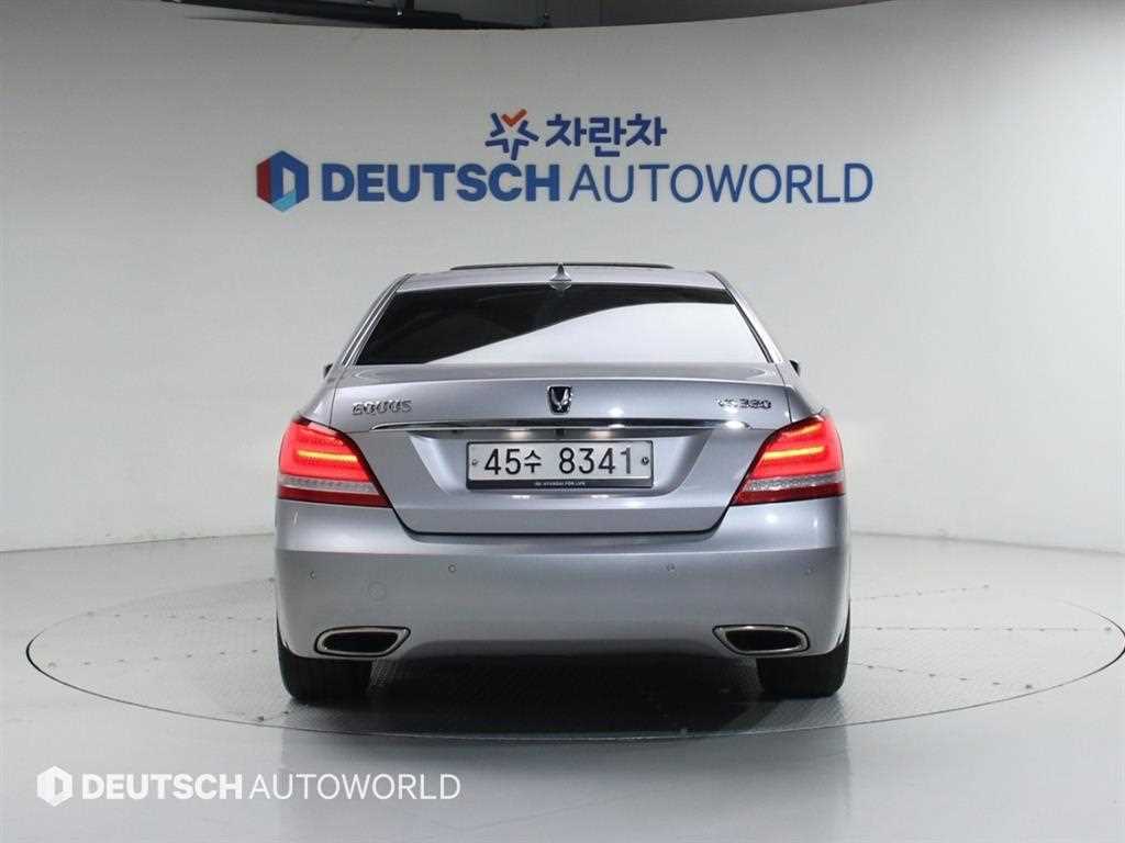 HYUNDAI Equus - Vista 4