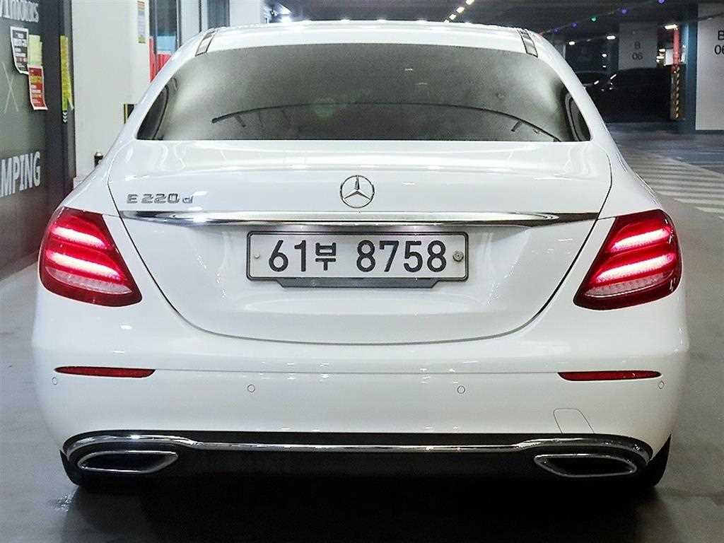 Mercedes Benz E class - Vista 5