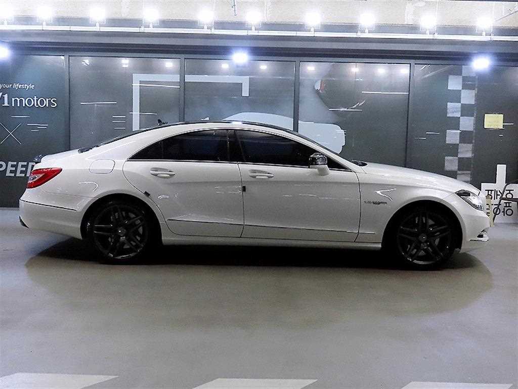Mercedes Benz CLS Class - Vista 4