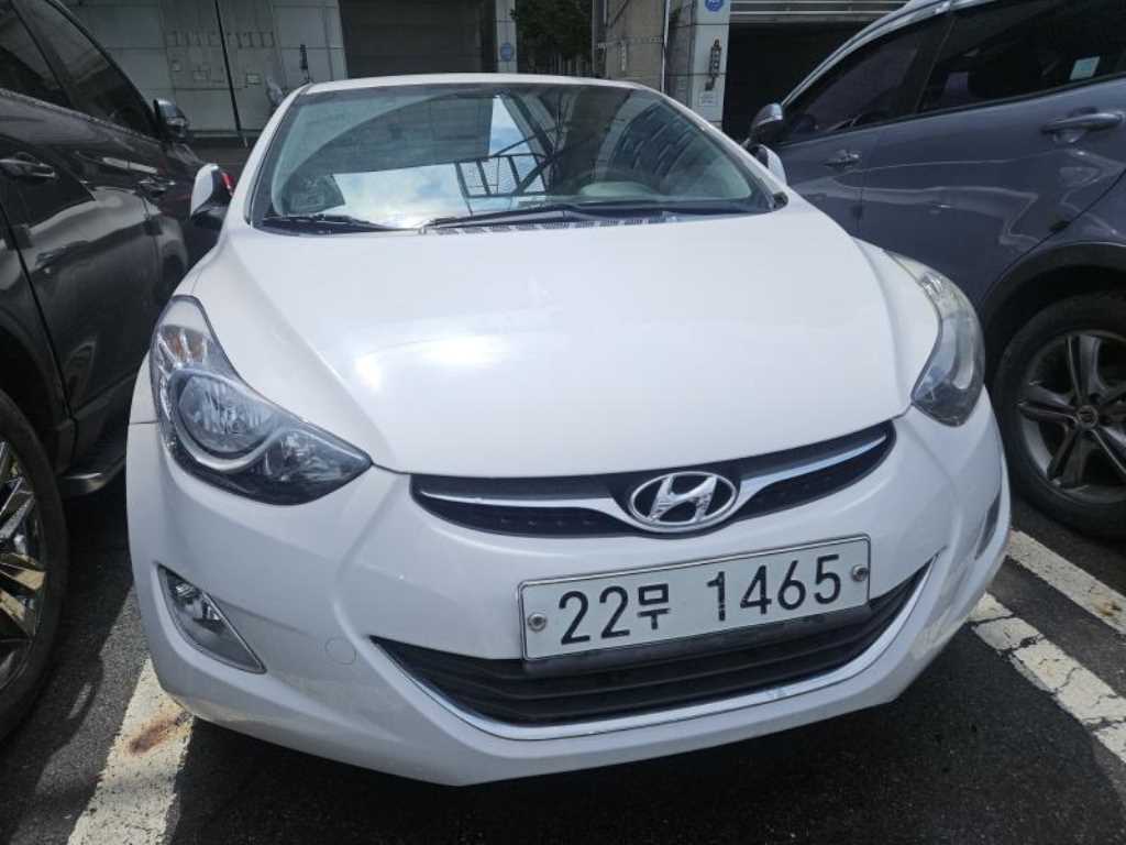 HYUNDAI Avante - Vista 3