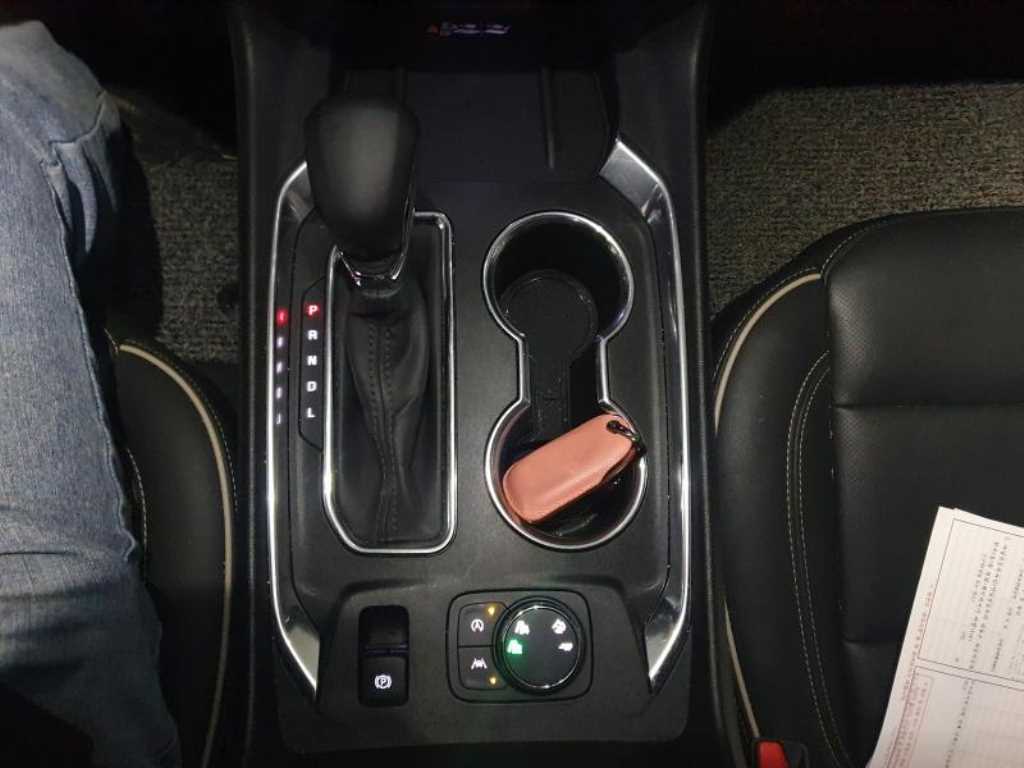 Chevrolet Travers - Vista 12