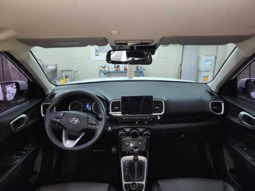 HYUNDAI Venue - Vista 10