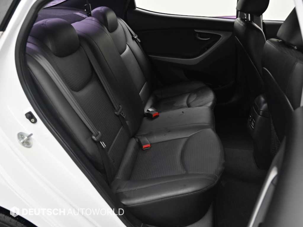 HYUNDAI Avante - Vista 12