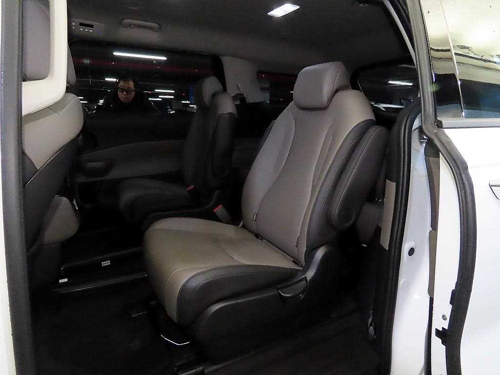 KIA Carnival - Vista 7