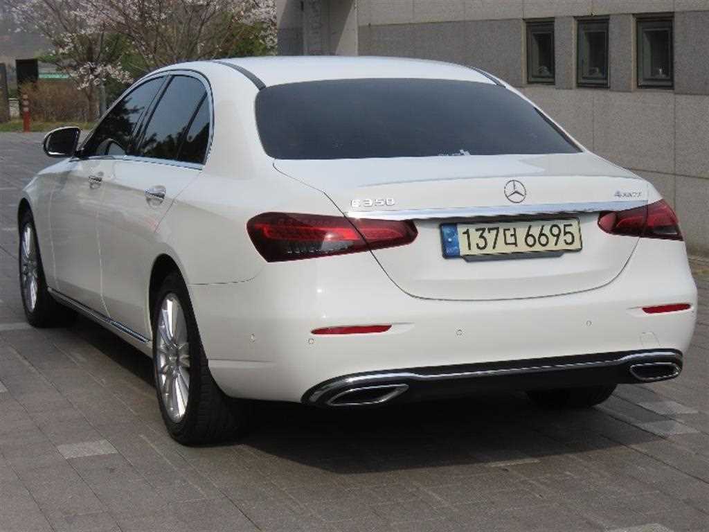 Mercedes Benz E class - Vista 4