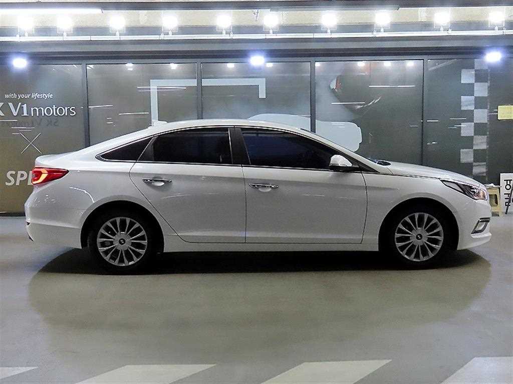 HYUNDAI Sonata - Vista 3
