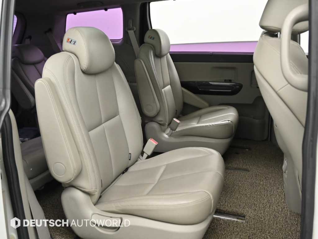 KIA Carnival - Vista 12