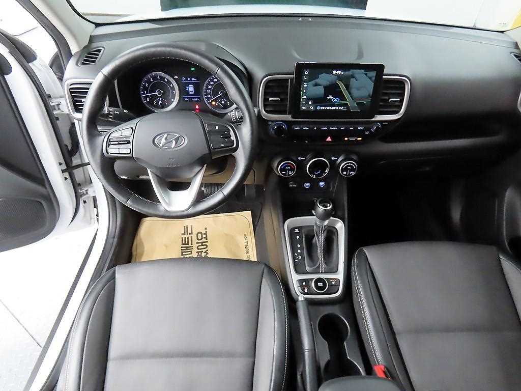 HYUNDAI Venue - Vista 7