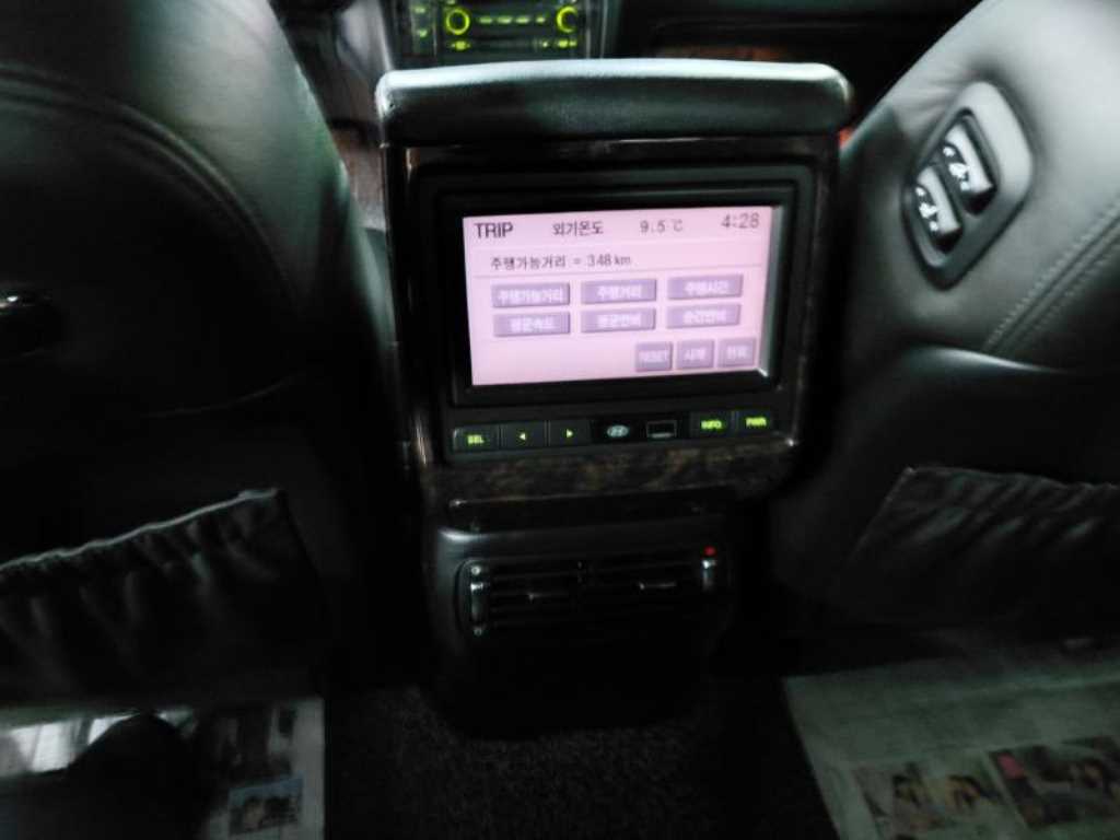 HYUNDAI Equus - Vista 9
