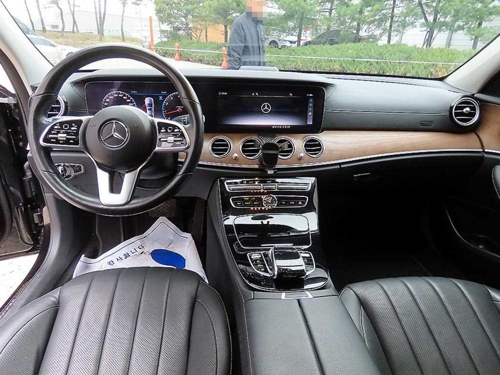 Mercedes Benz E class - Vista 8