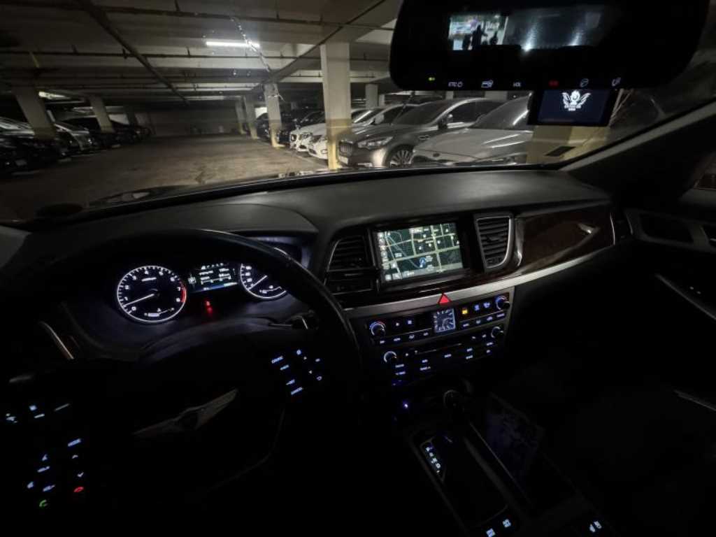 HYUNDAI Genesis - Vista 3