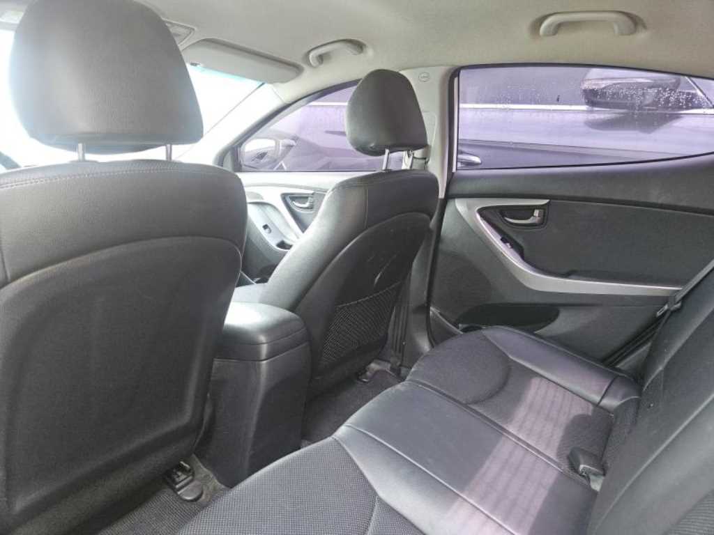 HYUNDAI Avante - Vista 8