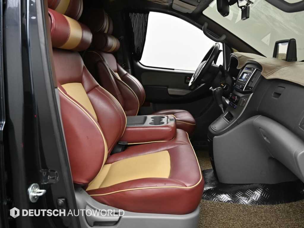 HYUNDAI Starex - Vista 10